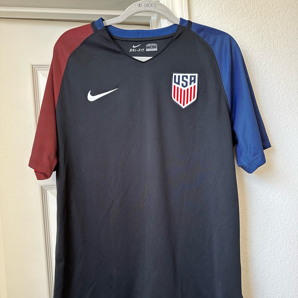 USMNT US Soccer jersey Nike Large won’t once